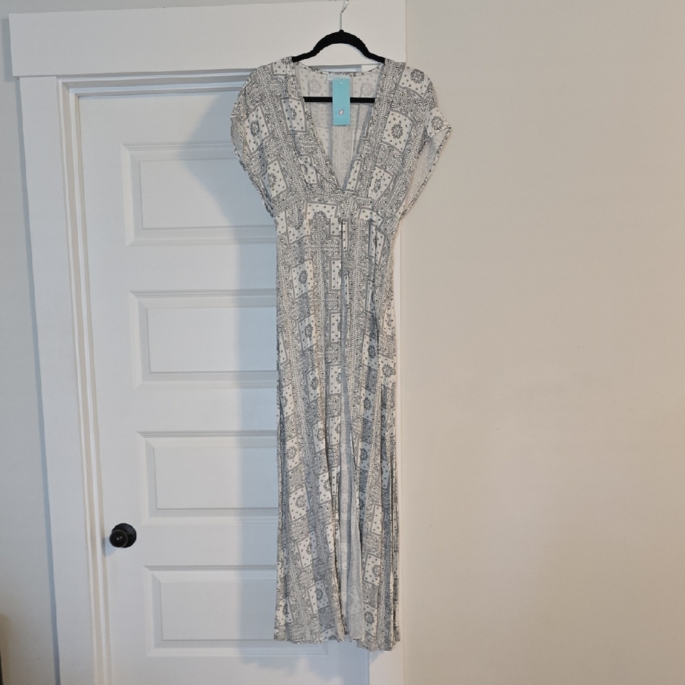 V-Neck White & Black Patterned Maxi Cover-up